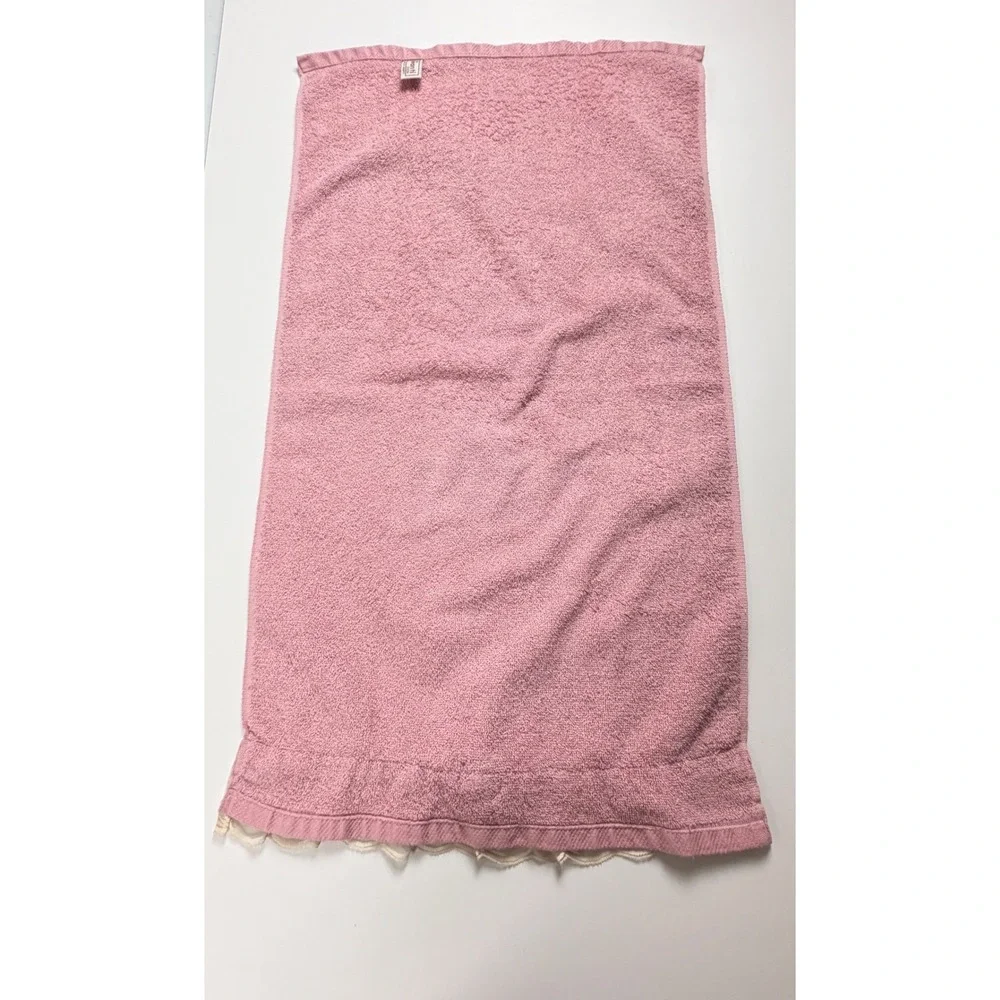 Vintage Avanti Pink Hand Towel Lace Rose Trim Cottagecore Bathroom Decor